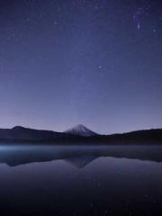 My seven stunning an